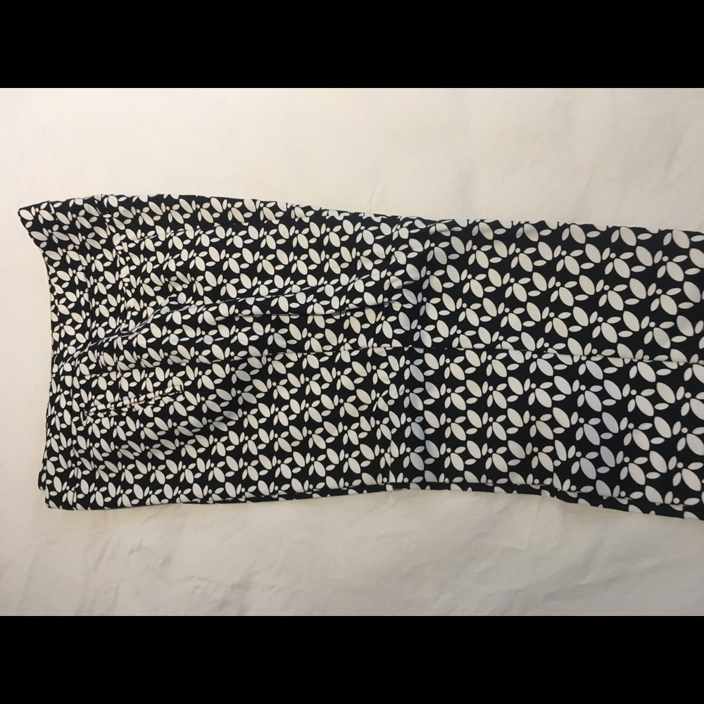 Black and white geometric pattern pant size 8
